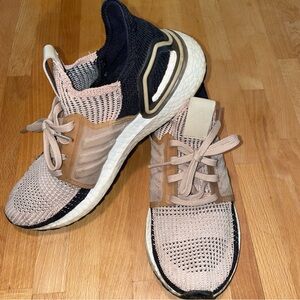 Adidas Ultraboost 19 trainers in black tan; size 7.5